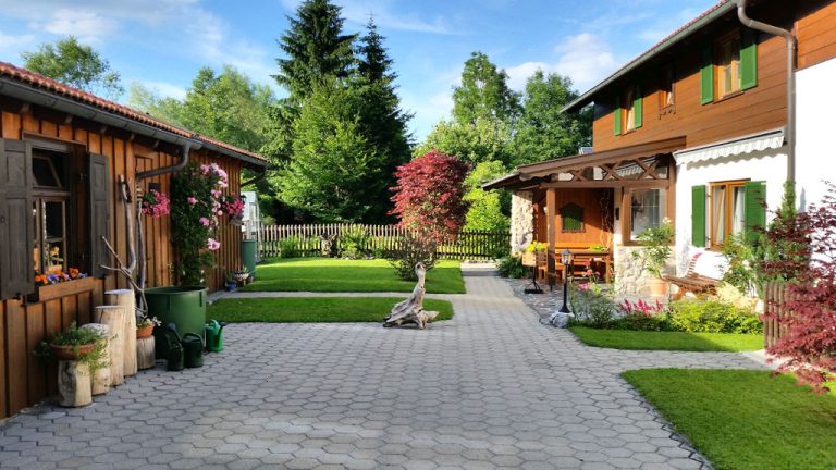 Gartenanlage Ferienwohnungen Hofer im Zugspitzland